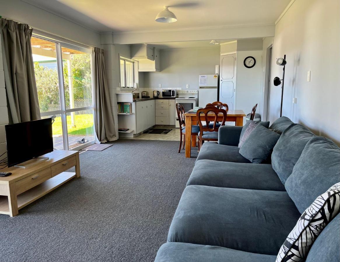 Gilmour Getaway Apartment Раглан Екстериор снимка